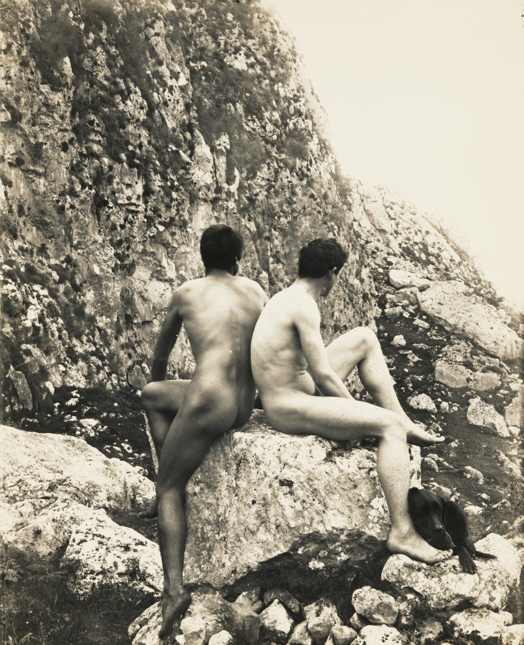 [Due giovani nudi sulla roccia] da Baron Wilhelm von Gloeden