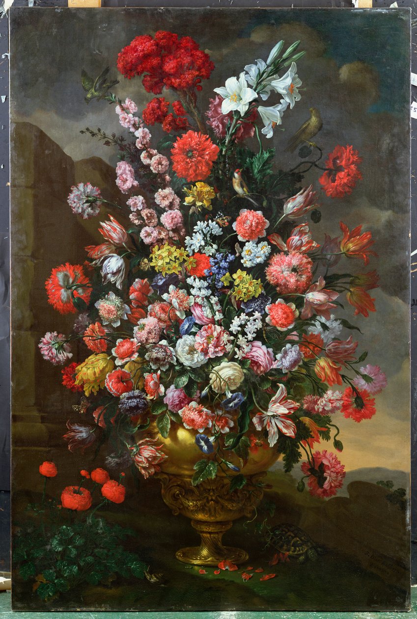 Gigli, tulipani, garofani, peonie, convolvoli e altri fiori in un