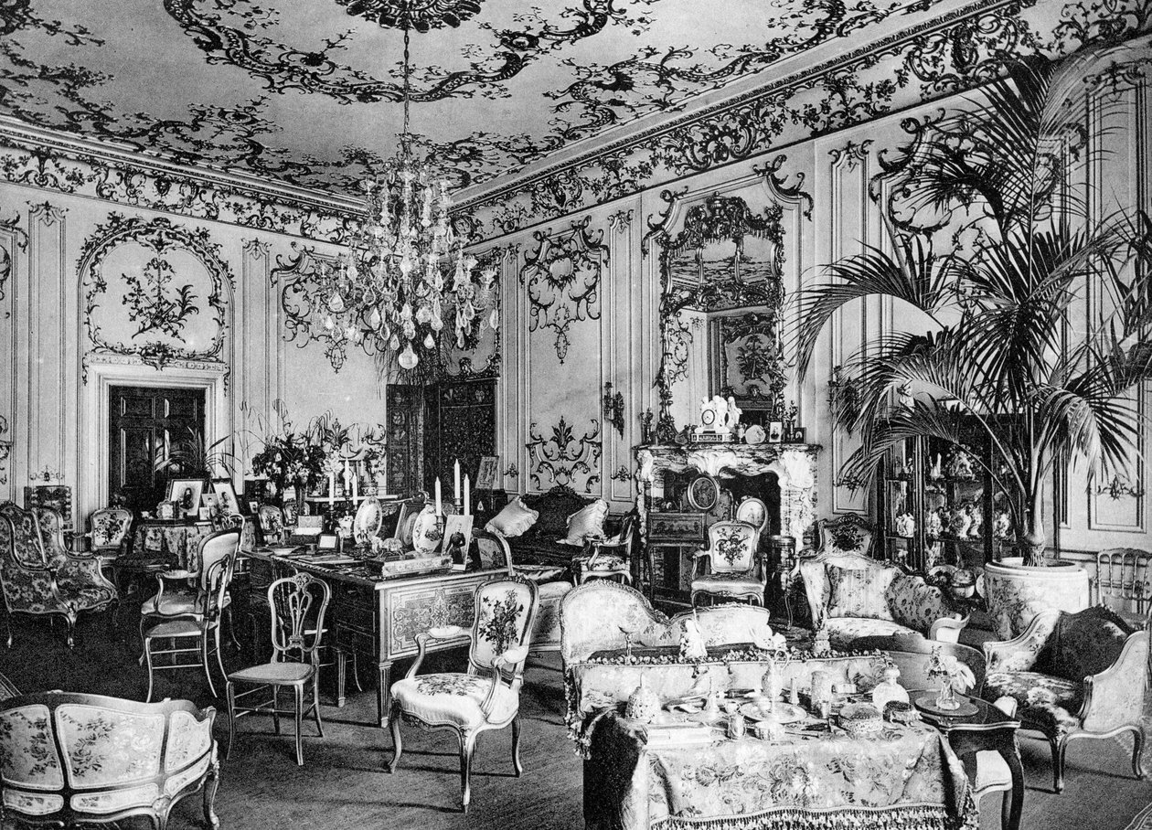 Il salotto, Chesterfield House, 1908 da Bedford Lemere and Company