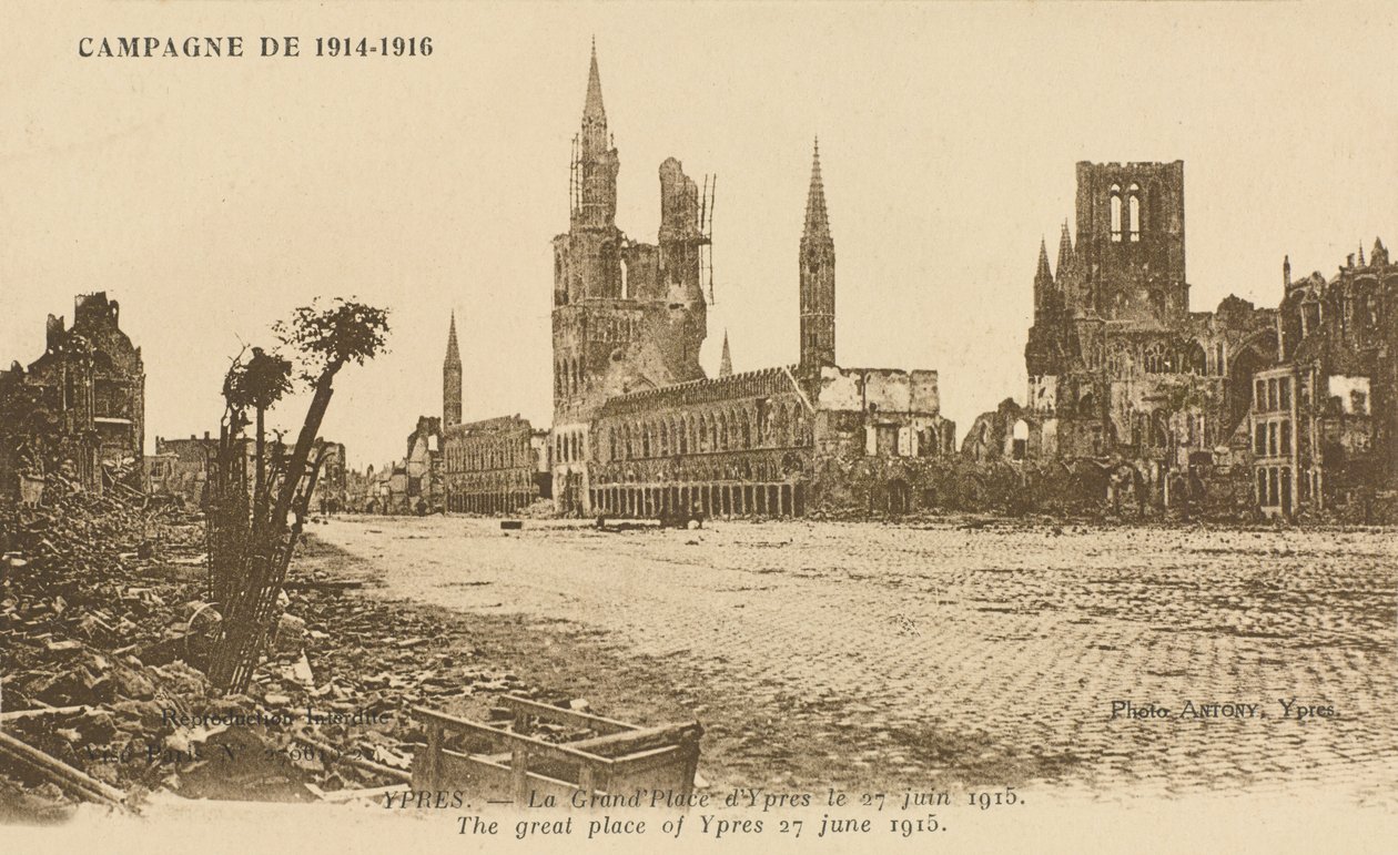 La Grand Place, Ypres, 27 giugno 1915 da Belgian Photographer