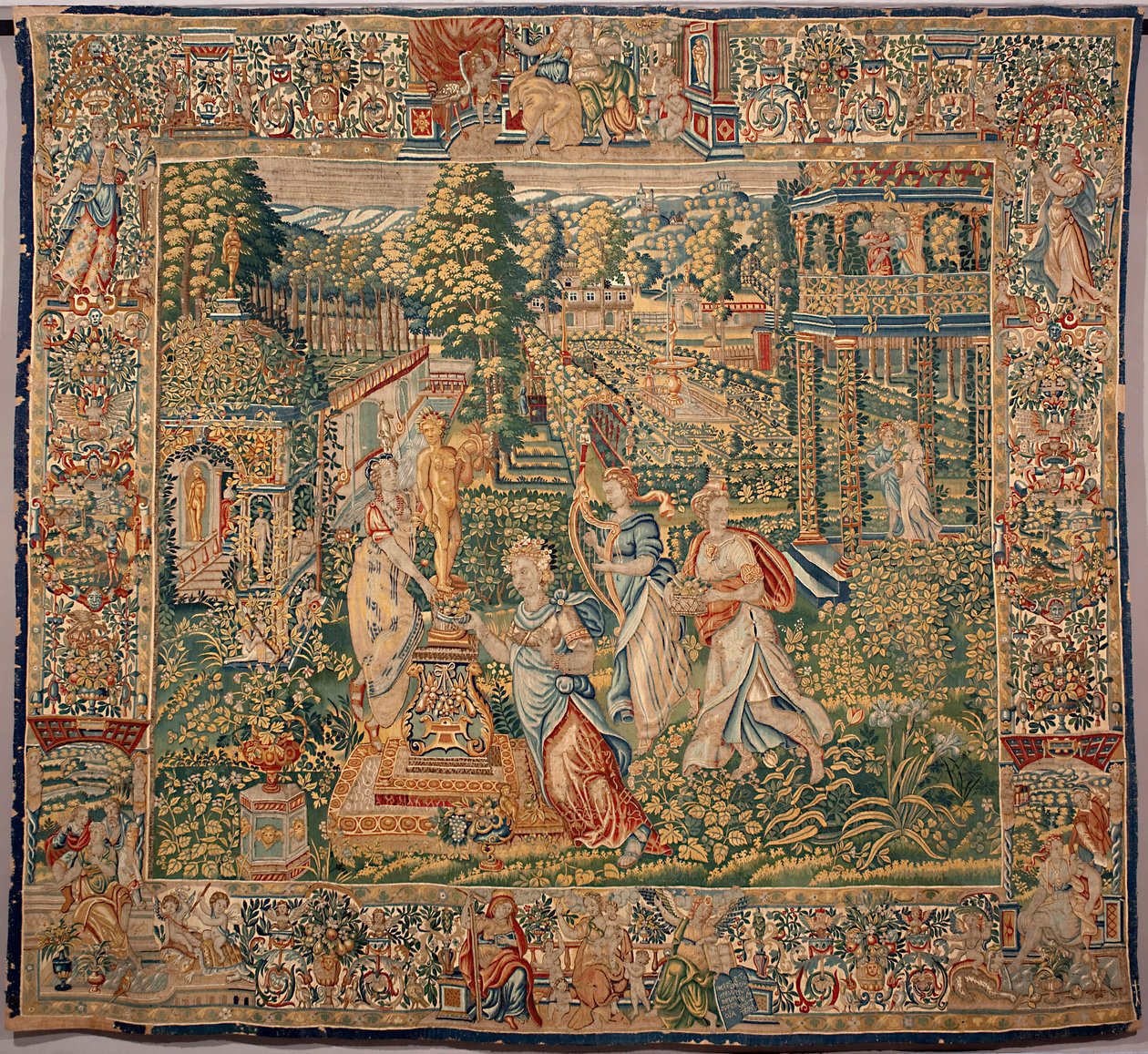 I doni di Pomona, ninfa dei frutti. Arazzo delle manifatture di Bruxelles. XVI secolo, Genova, Musei di Strada Nuova da Belgian School