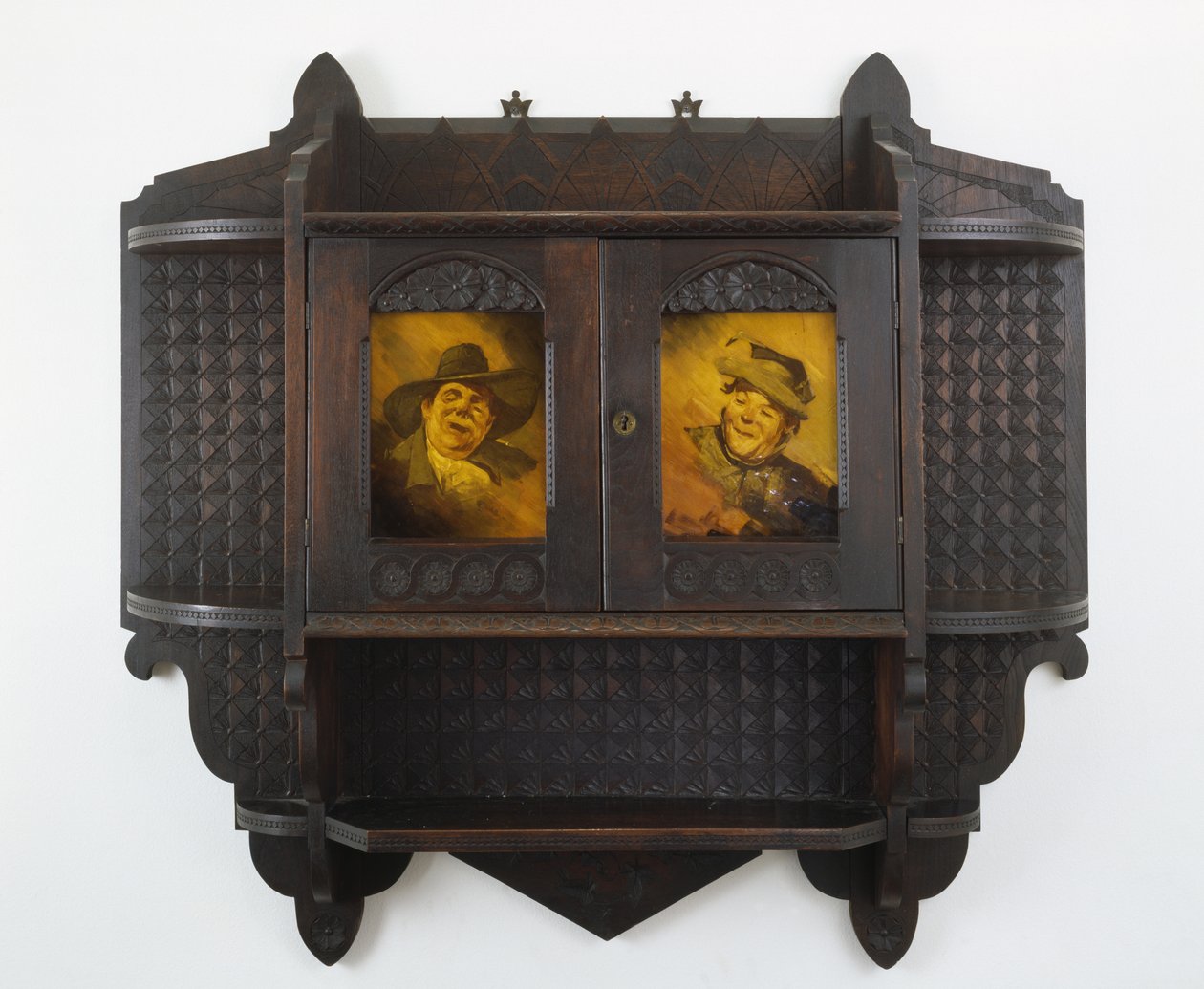 Armadio a muro con placche in ceramica, c. 1890 da Benn Pitman
