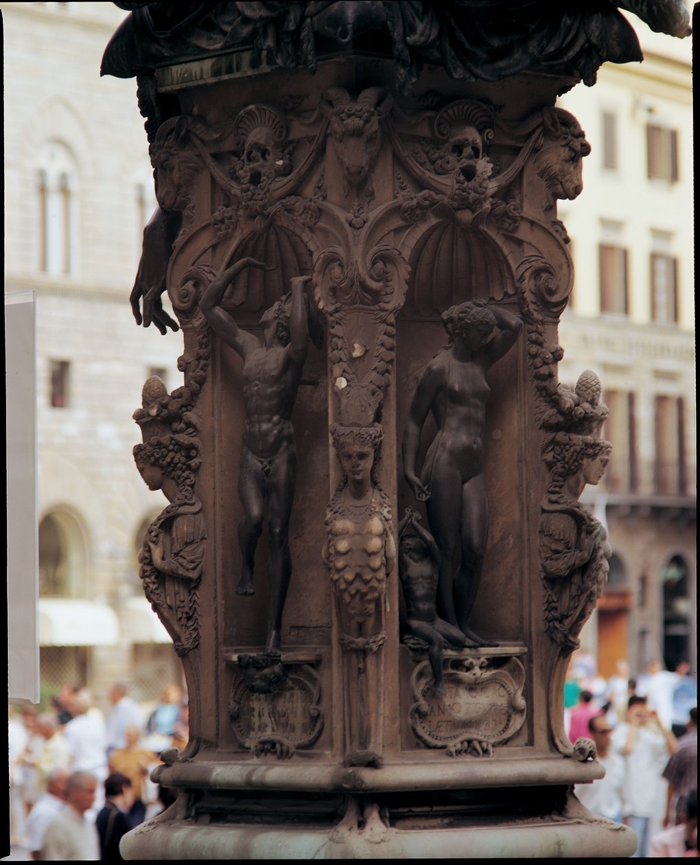 Dettaglio di Mercurio, Danae e Perseo, dalla base di una scultura di Perseo con la testa di Medusa, 1545-55 da Benvenuto Cellini