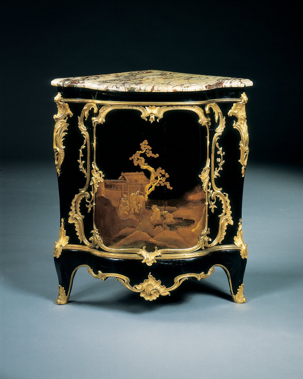 Una delle due encoignures di Luigi XV, c.1750 da Bernard van Risenburgh II