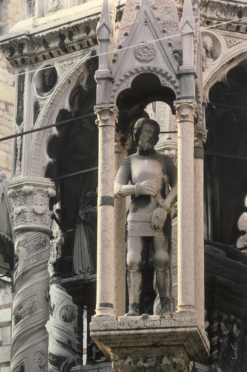 (dettaglio) dalla Tomba degli Scaligeri, 1277-1387 da Bonino da Campione