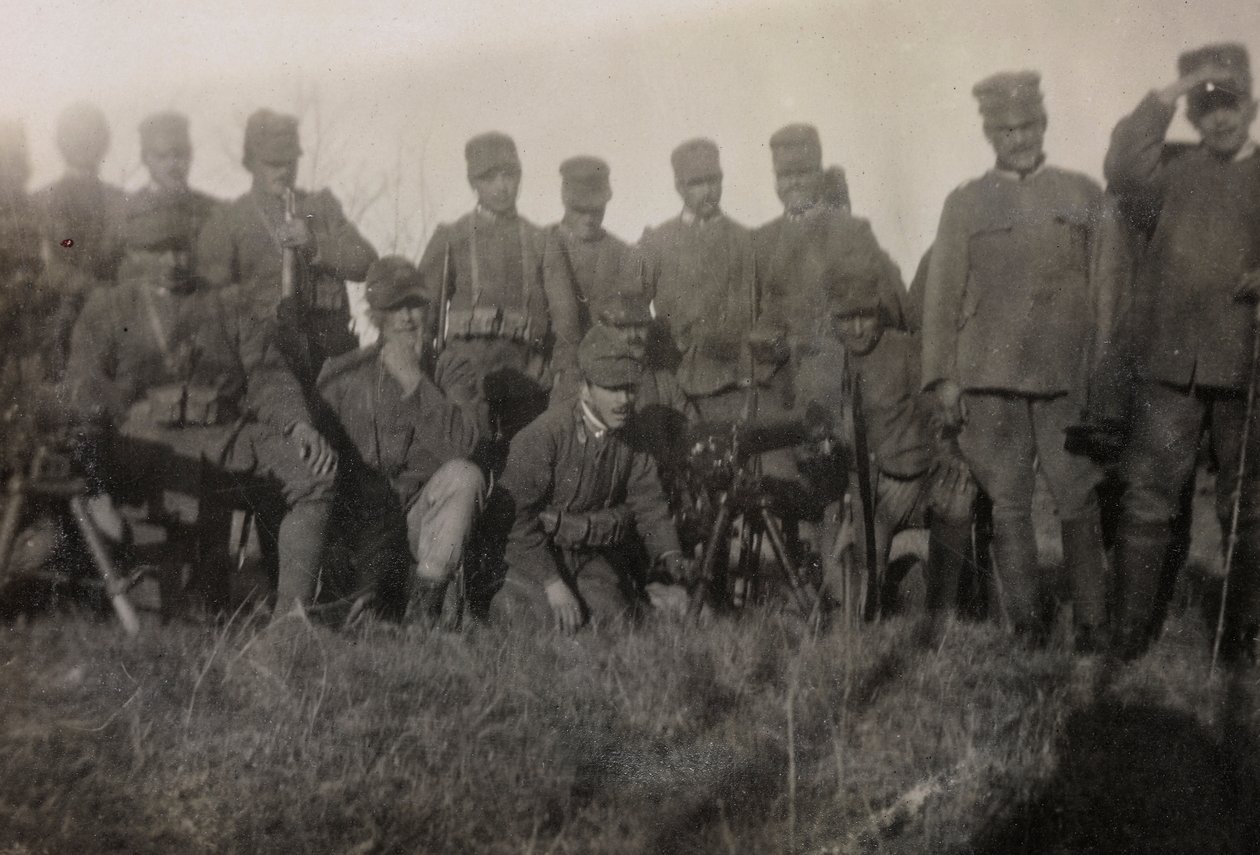 Album della Prima Guerra Mondiale in Friuli-Venezia Giulia: ritratto di gruppo dei soldati artiglieri del 112.mo Fanteria da Bourbon Del Monte