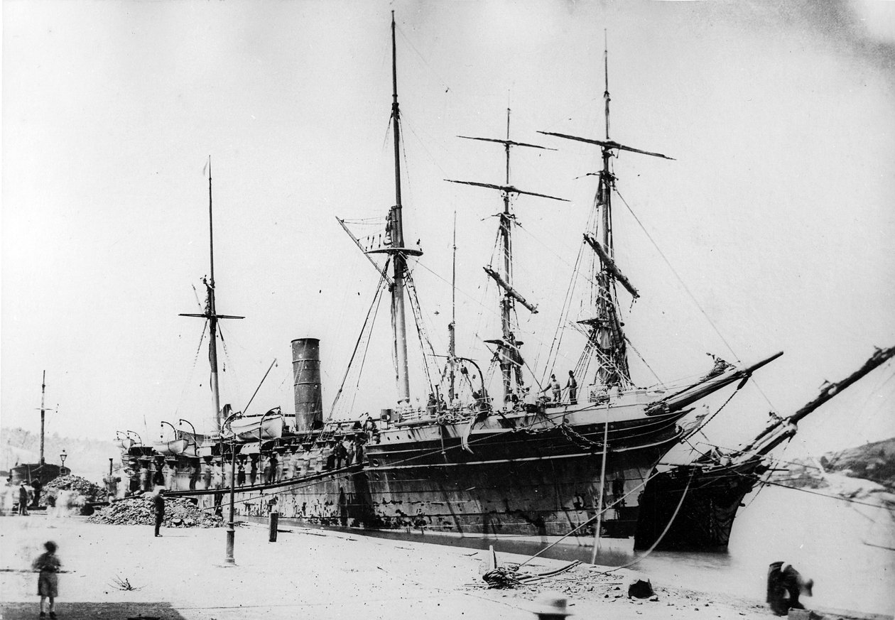 HMS Ebro alla stazione di rifornimento di carbone di St Lucia, c.1880s da British Photographer