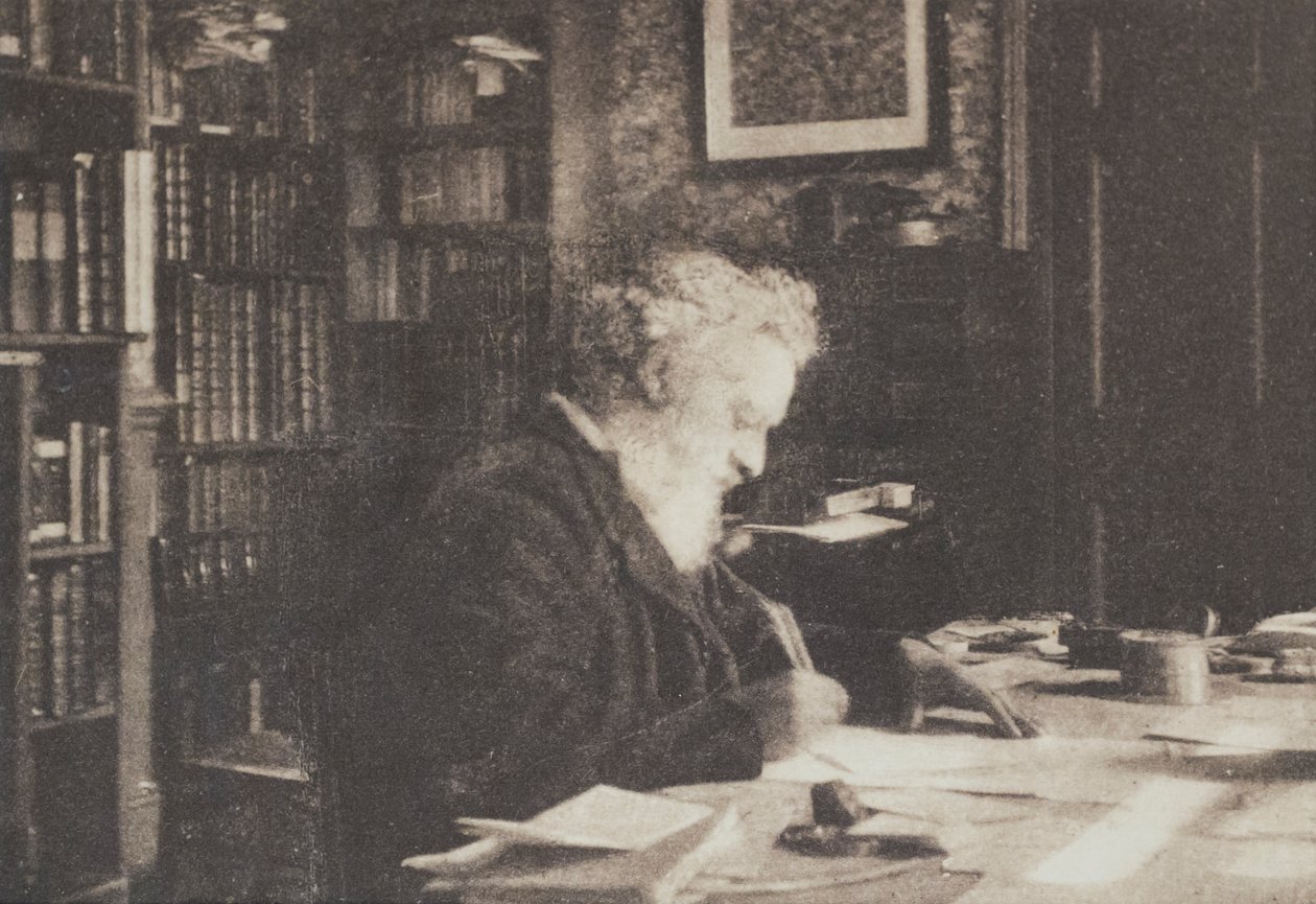 Collezionista di libri, William Morris nella sua biblioteca a Kelmscott House, Hammersmith da British Photographer