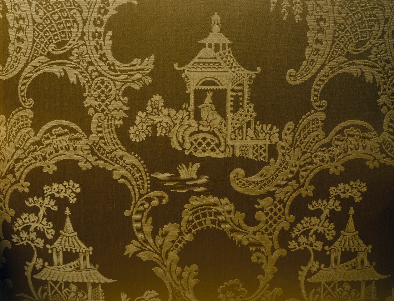 Motivi cinesi, (dettaglio) dalla tappezzeria su poltrona in stile Giorgio II, legno intagliato, braccioli imbottiti e schienale e sedile rivestiti, ca 1750, Regno Unito da British School