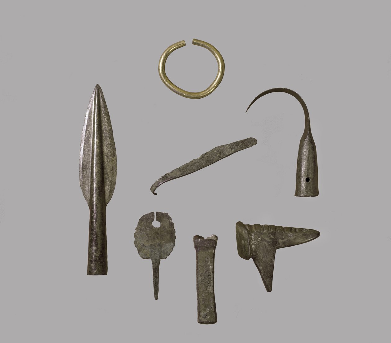Tesoro di ornamenti e strumenti, da Fresn-la-Mere, Francia, Età del Bronzo da Bronze Age