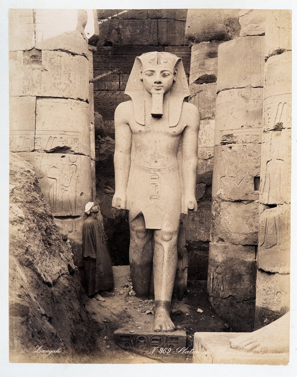 Una statua di Ramses a Luxor - fotografia dei fratelli Zangali, fine XIX secolo da Brothers Zangaki