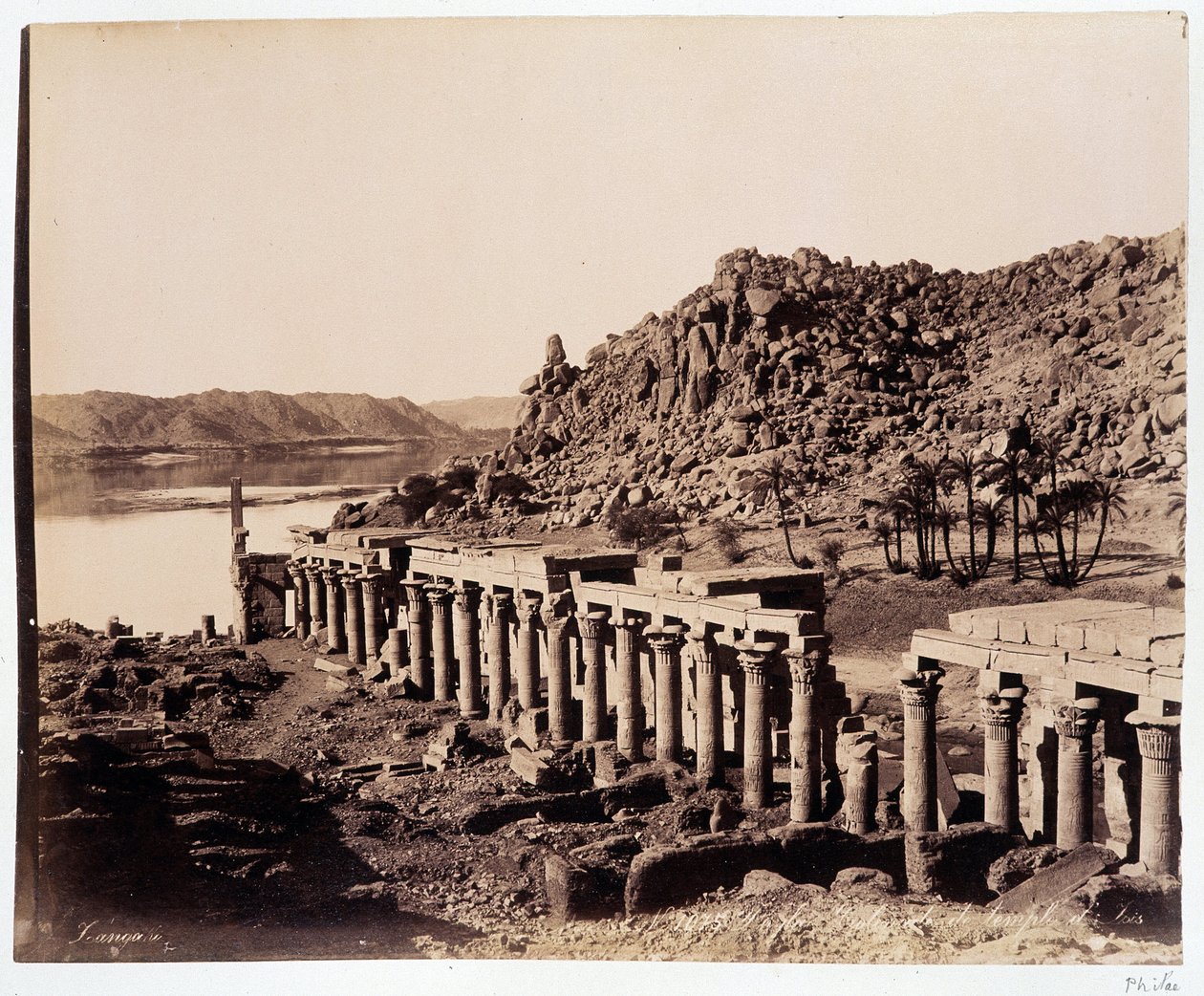 Rovine del tempio di Iside in Egitto - fotografia dei Fratelli Zangali, fine XIX secolo da Brothers Zangaki