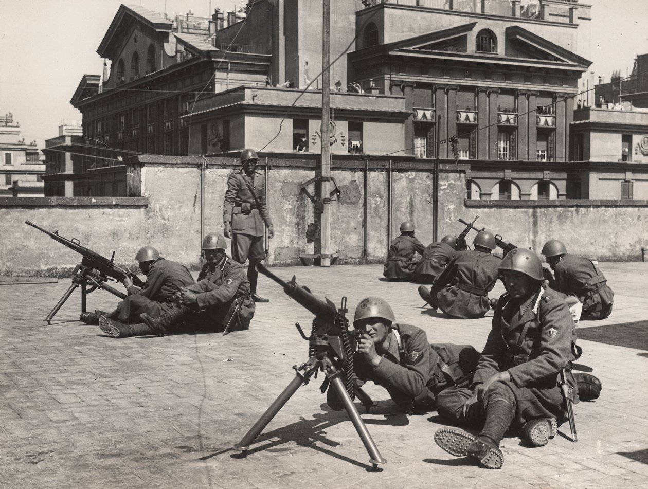 Manovre di difesa antiaerea a Roma durante la Seconda Guerra Mondiale (foto b/n) da Bruni Bruni