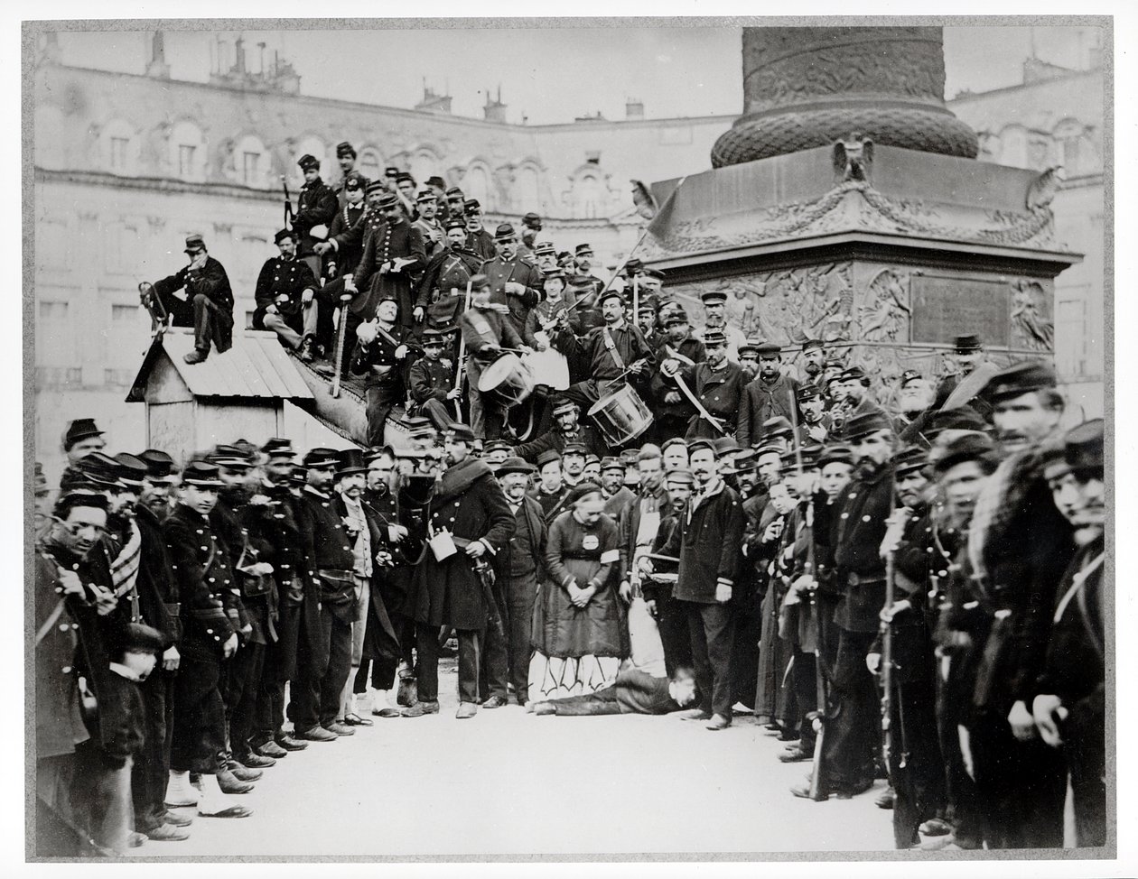 I Federati davanti alla Colonna Vendôme durante la Comune, 1871 da Bruno Braquehais