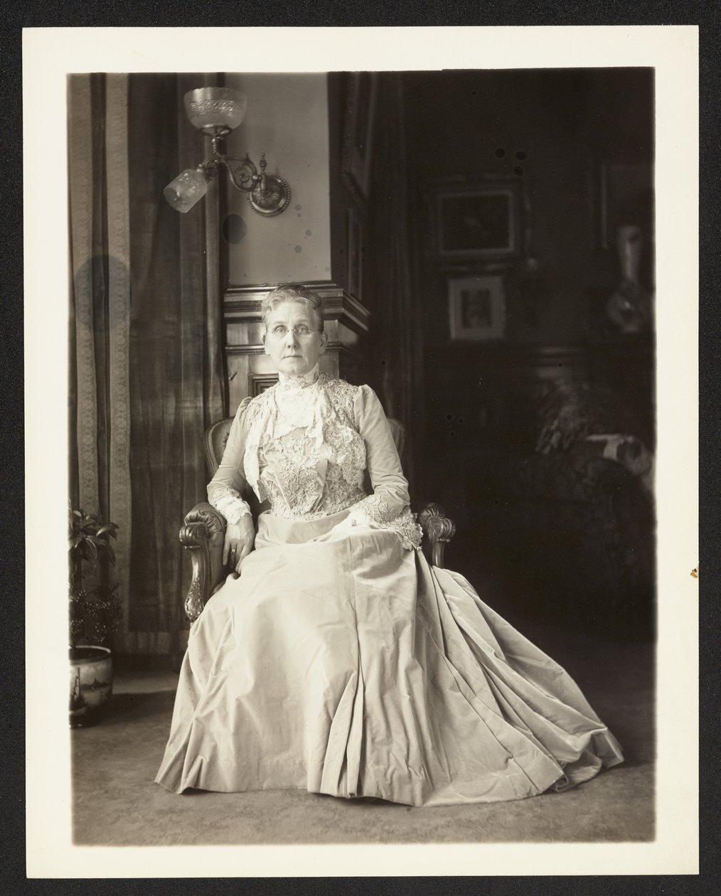 Signora John Arbuckle, c.1900-10 da Burr William McIntosh