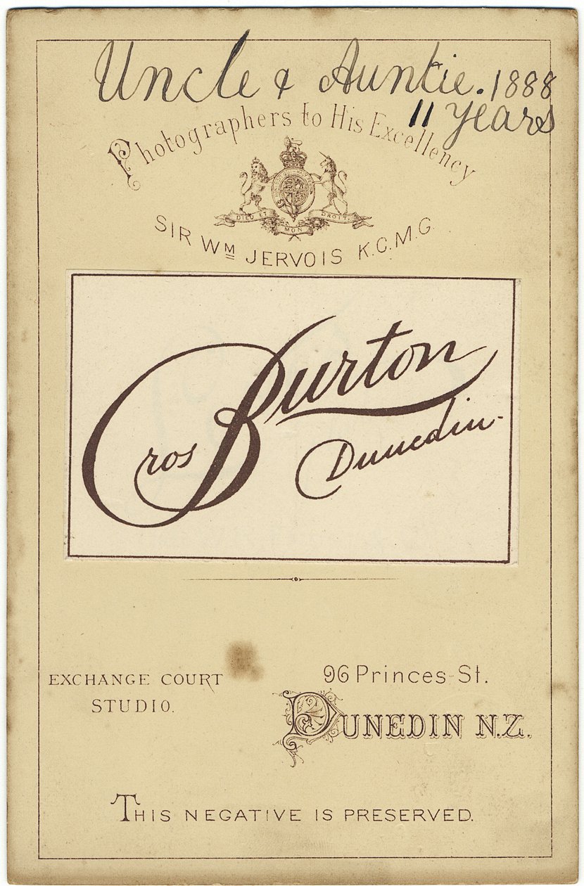 Cabinet Card, 1888 da Burton Brothers Studio
