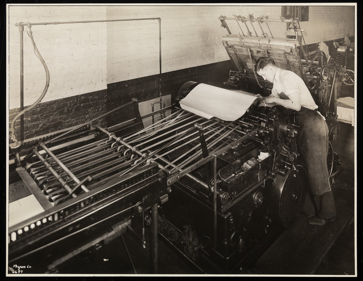 Una macchina da stampa a Unz und Co., 24 Beaver Street, New York, 1932 da Byron Company