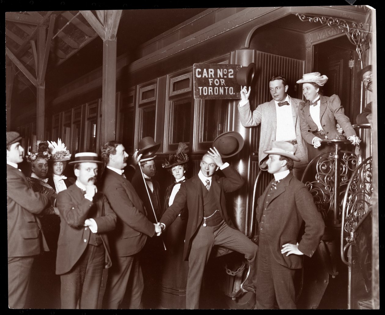 Alice Nielsen a bordo di un treno speciale diretto a Toronto, Canada, 1898 (stampa al gelatino d