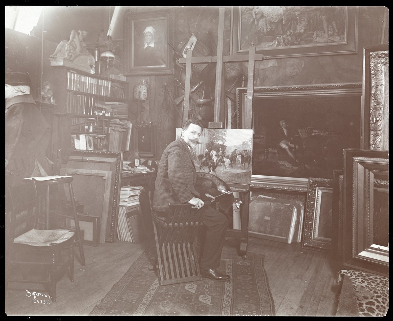 Artista che lavora su un dipinto, 1907 da Byron Company