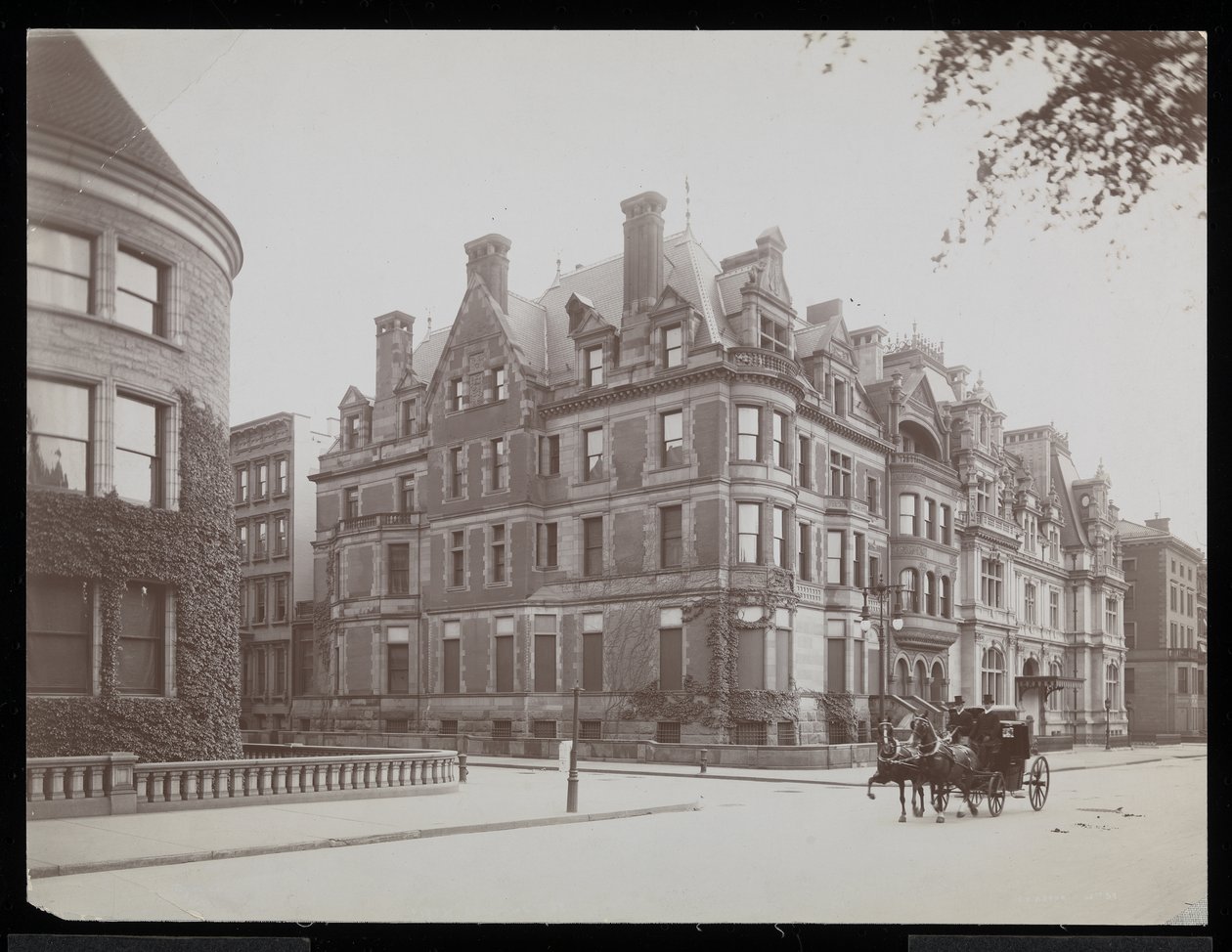 Fifth Ave., 66th St., e J.J. Astor, 65th St., New York, 1901-02 (stampa al gelatino d