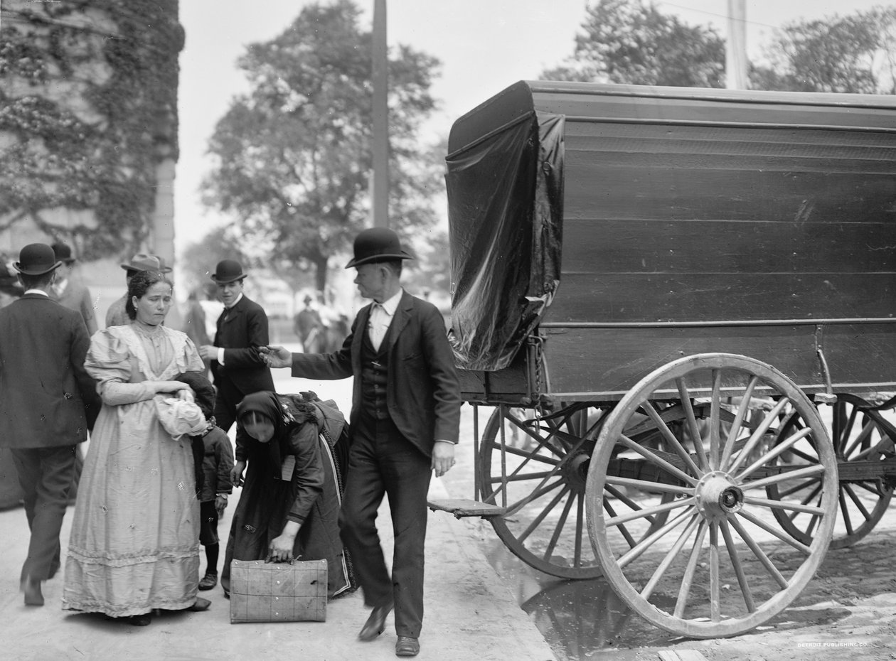 Immigrati a Battery Park, New York, c.1900 da Byron Company