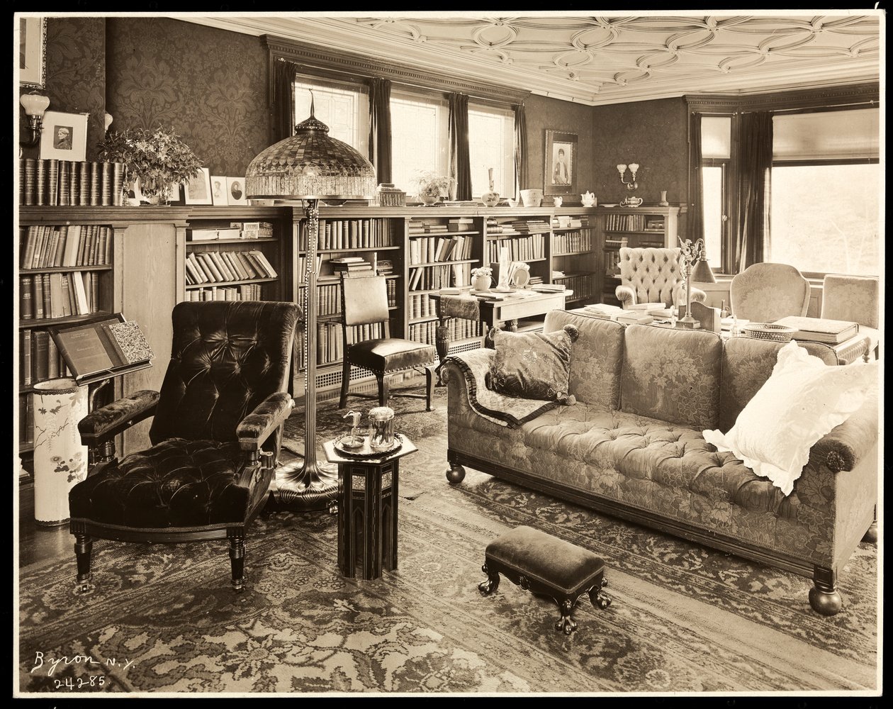 Biblioteca nella casa di Thomas Edison da Byron Company