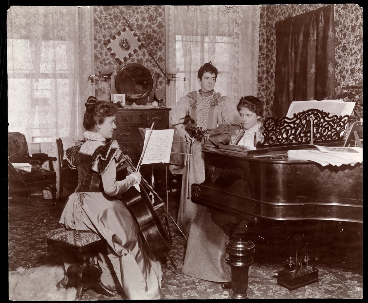 Maud Powell e due accompagnatori, c.1896 da Byron Company