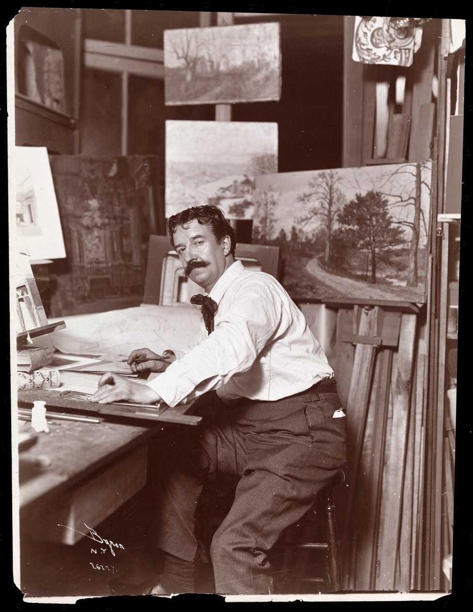 Ritratto di Ernest Gross, scenografo, seduto nel suo studio al tavolo da disegno, 1908-9 da Byron Company