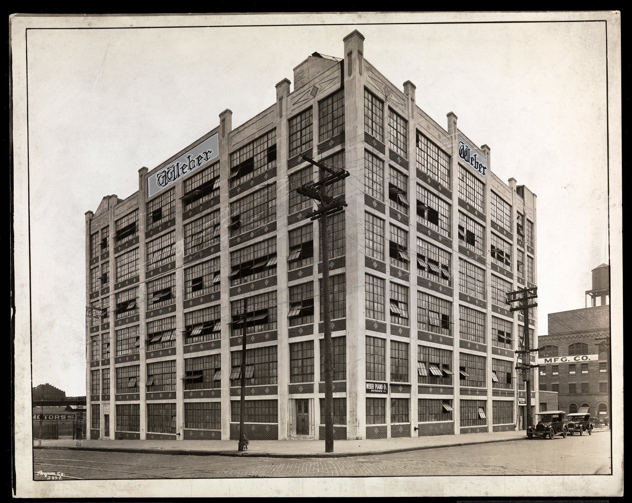 La fabbrica della Aeolian Company, 138th Street e Willow Avenue, Bronx, New York, 1924 da Byron Company