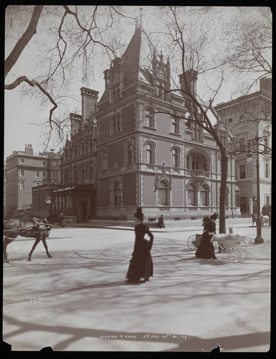 La residenza di Elbridge Thomas Gerry alla 61ª strada, vista da 5th Avenue, New York, 1899 o 1900 da Byron Company