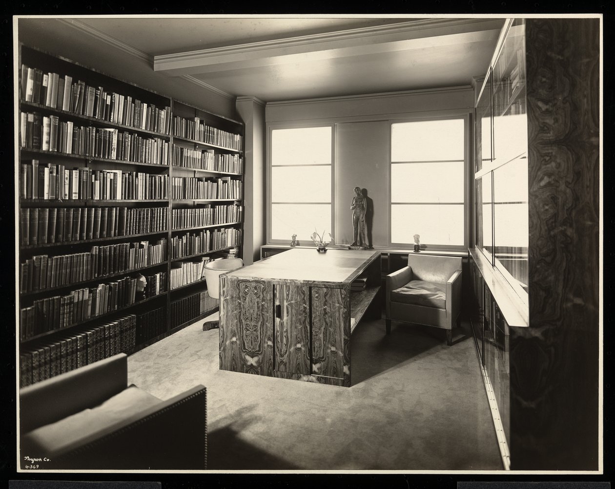 La biblioteca nella casa del signor John A. Dunbar, 50 East 77th Street, New York, 1931 da Byron Company