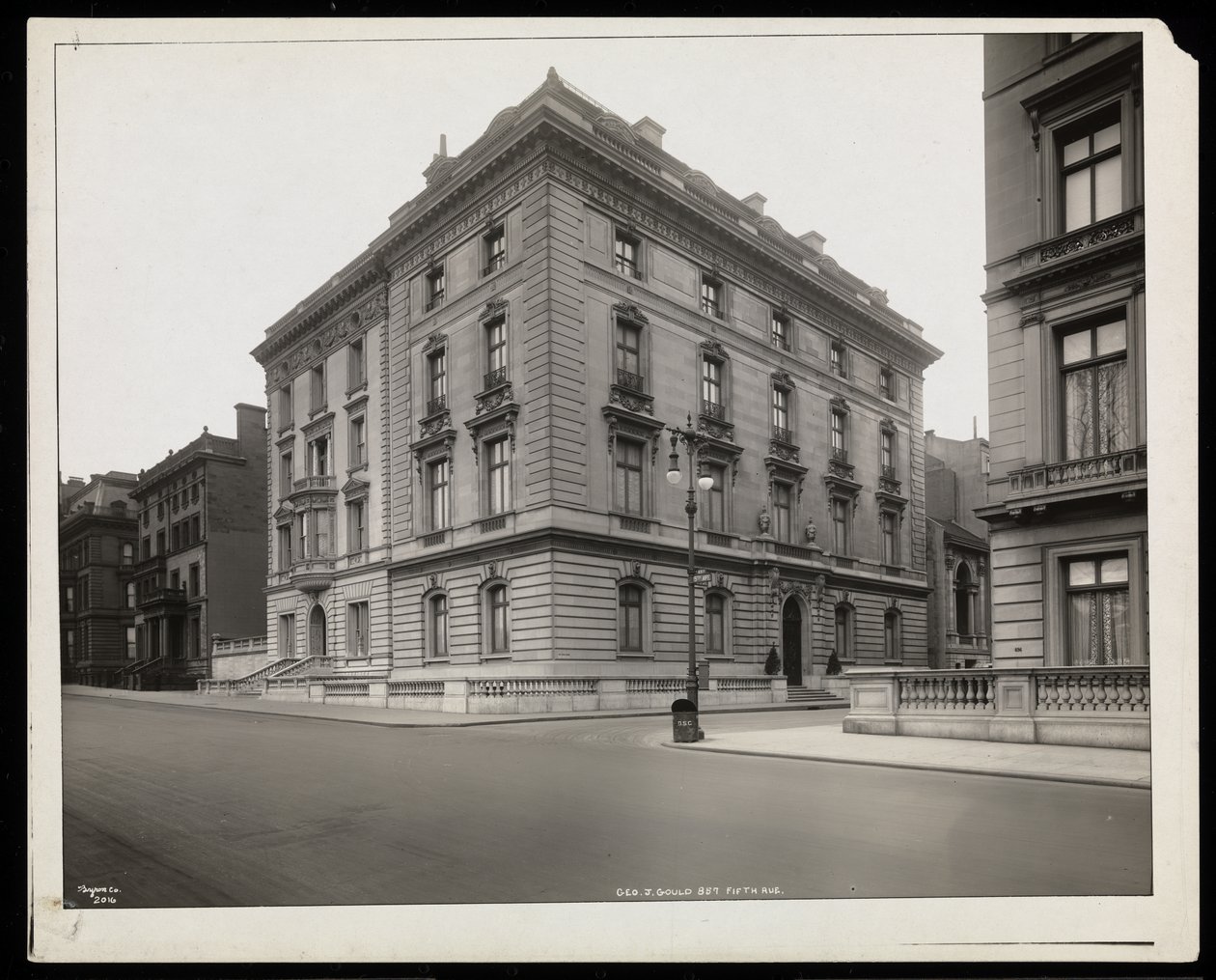 La seconda residenza di George J. Gould in questo sito alla 67ª strada, New York, 1921 da Byron Company