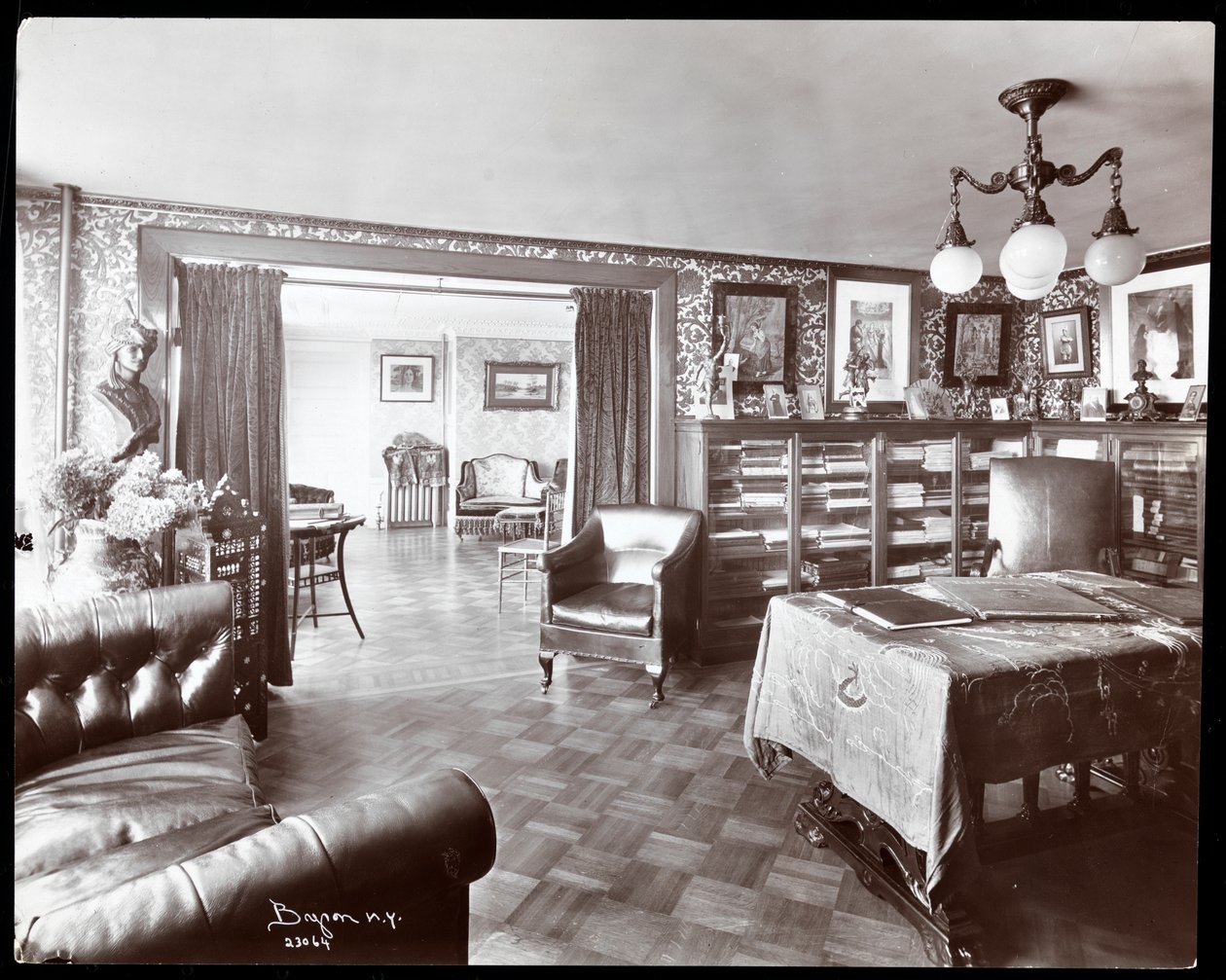 Lo studio nella residenza di Madame Schumann-Heink, 1906 da Byron Company