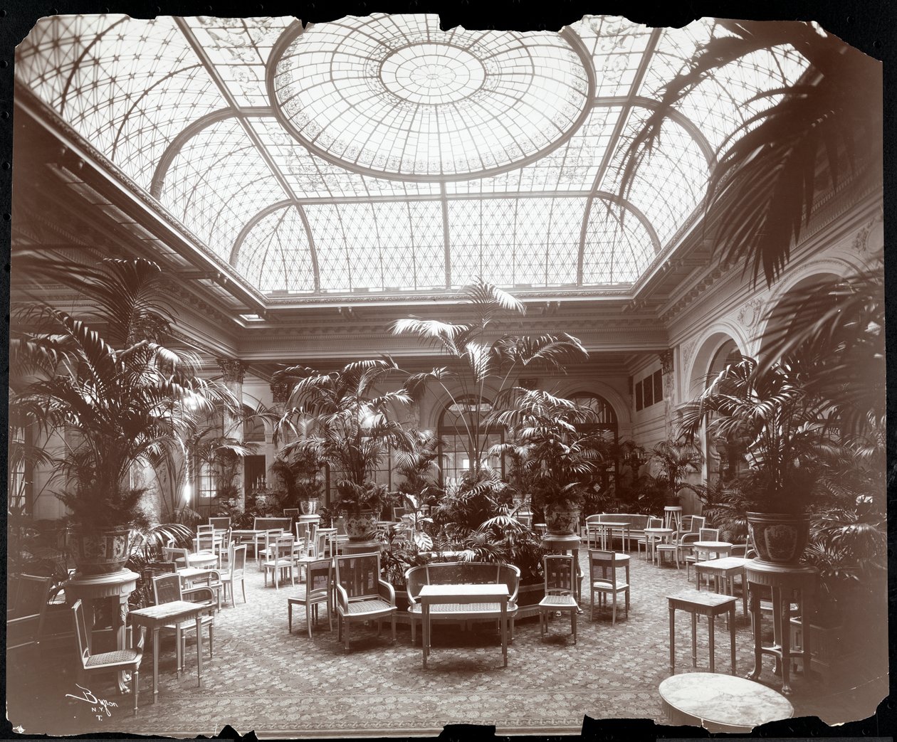 Salotto al Plaza Hotel da Byron Company