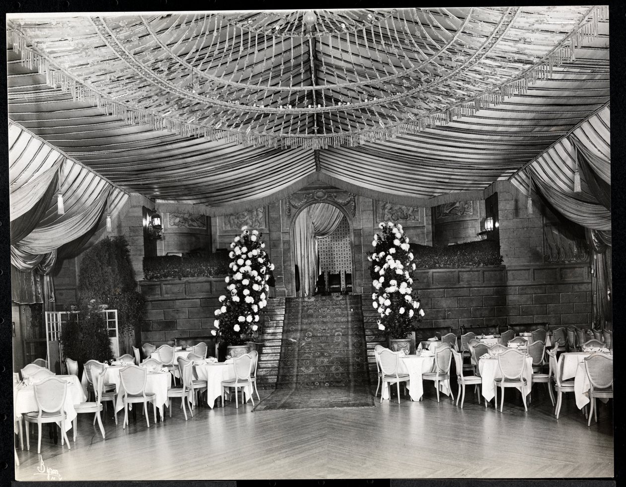 Sala di ricevimento al Ritz-Carlton Hotel, 1915 o 1916 da Byron Company