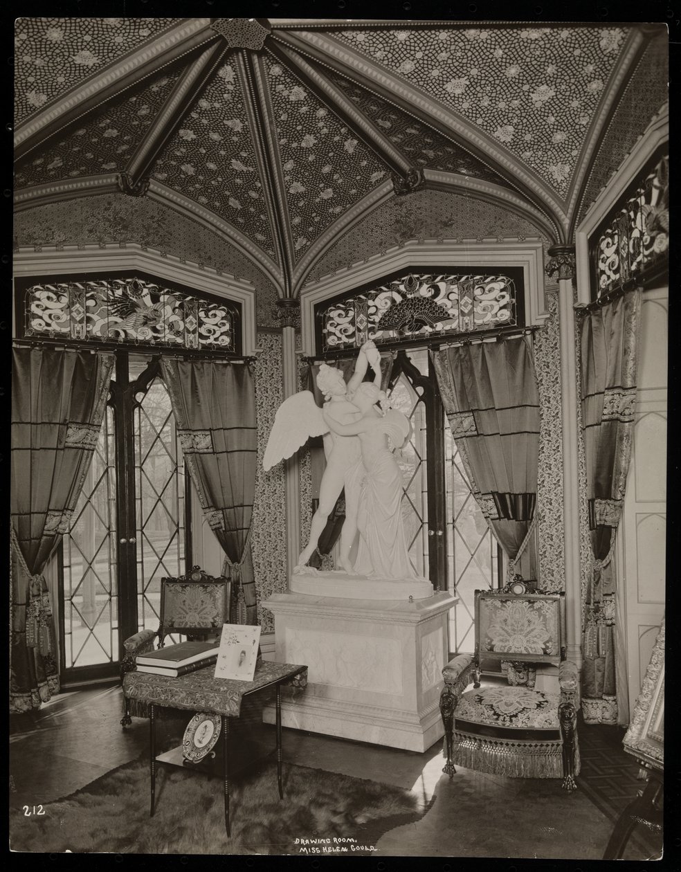 Il salotto della tenuta di Helen Gould (ex residenza di Jay Gould) a Tarrytown, New York, 1893-94 da Byron Company