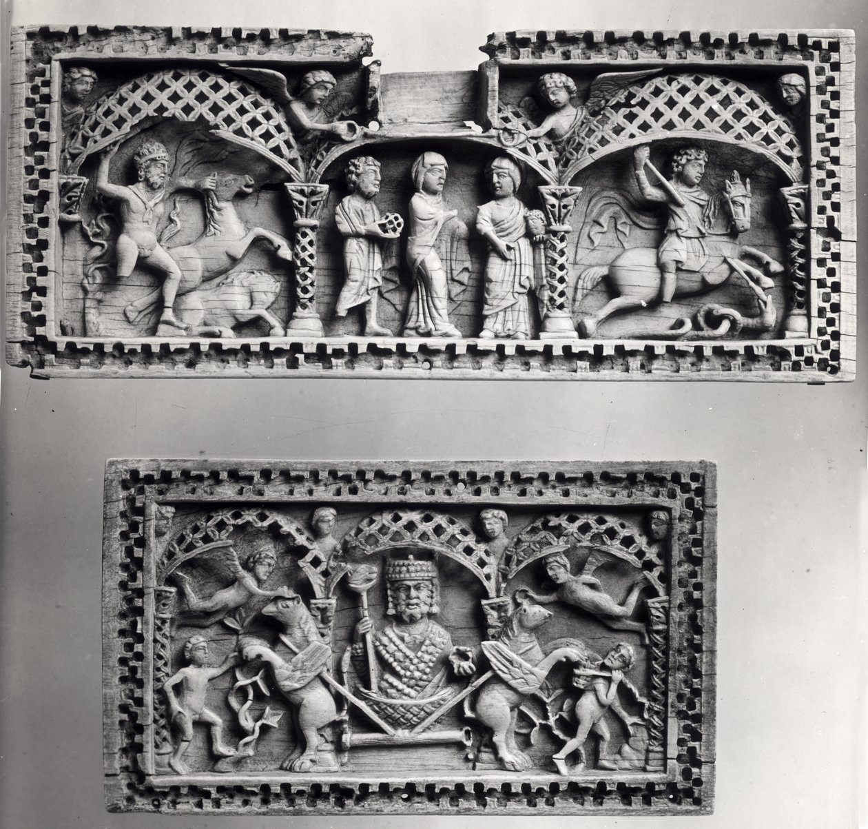 Due placche da un baule da Byzantine