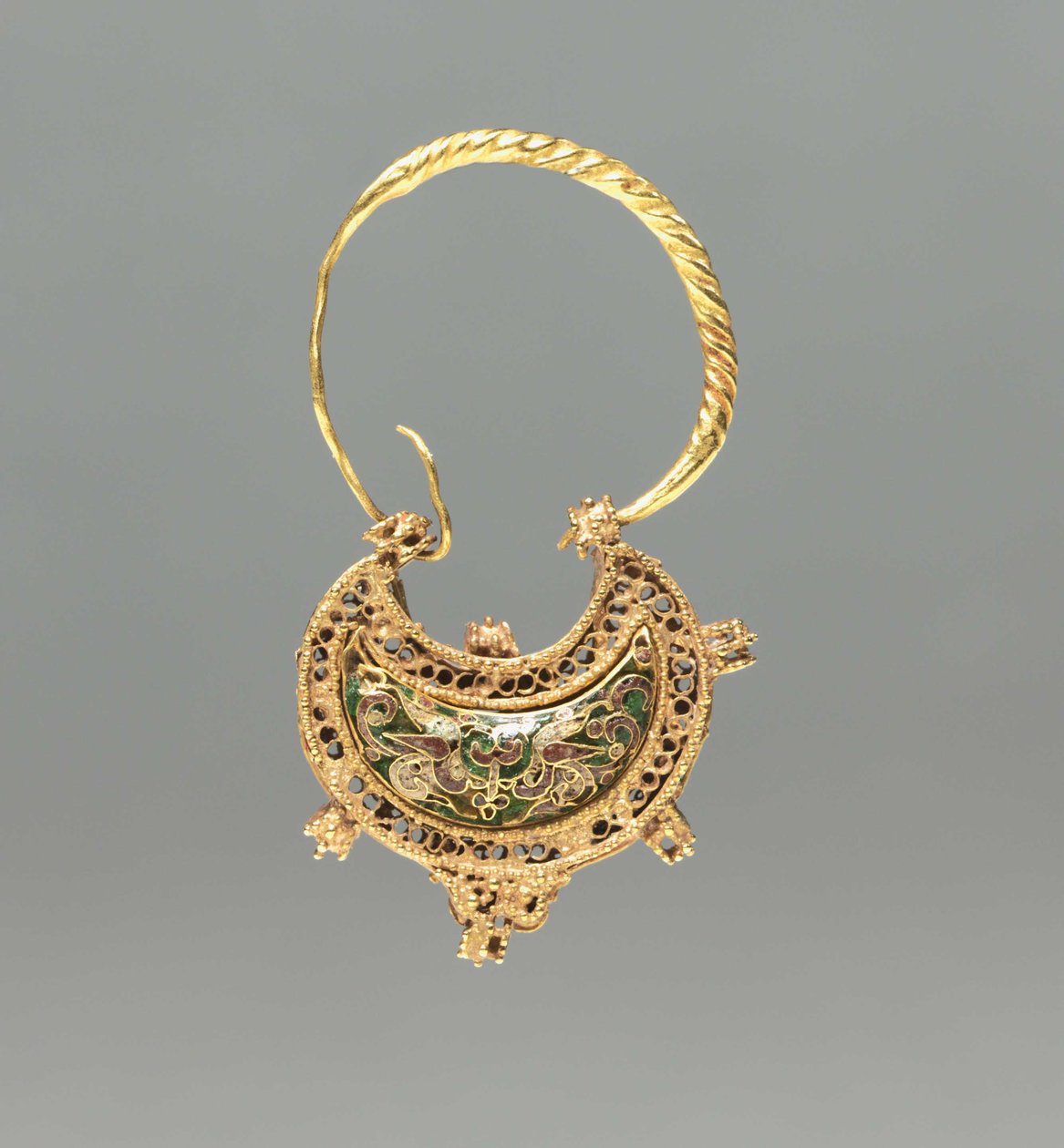 Orecchino a forma di mezzaluna da Byzantine