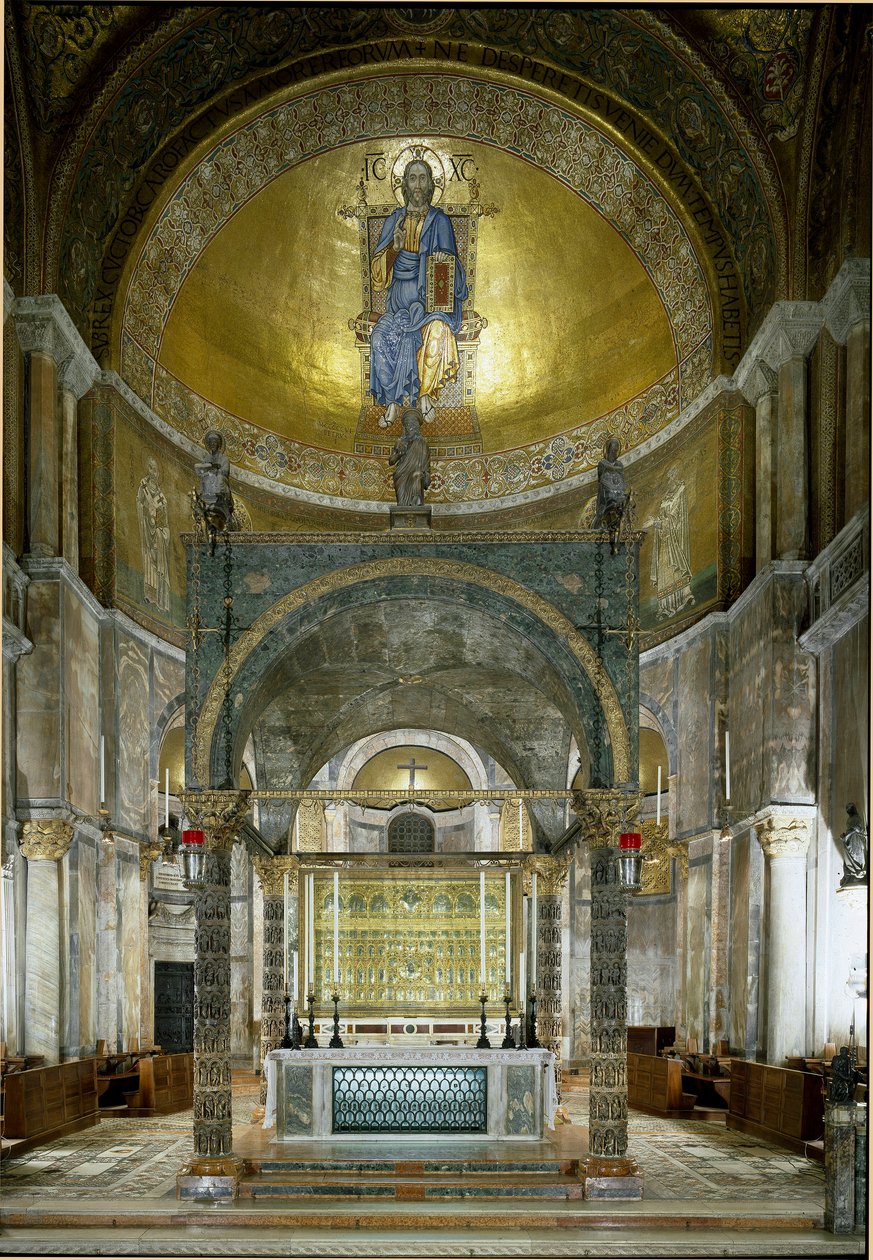 Architettura bizantina: il presbiterio. Il maggiore altare, il ciborio con colonne di alabastro (tra V e XIII secolo), i capitelli (XII secolo) e la Pala d