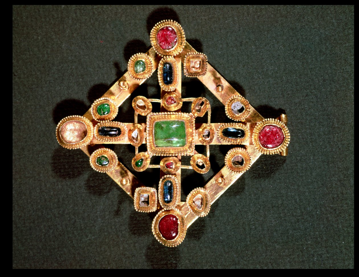 Spilla a forma di croce greca da Byzantine School