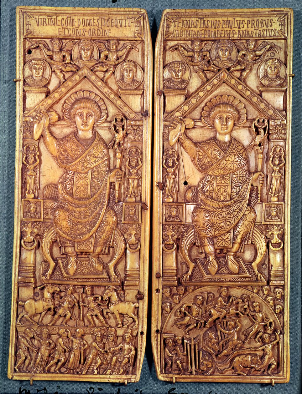 Dittico consolare di Anastasio (491-518) scolpito a Costantinopoli, Stile Teodosiano, 517 d.C. da Byzantine School