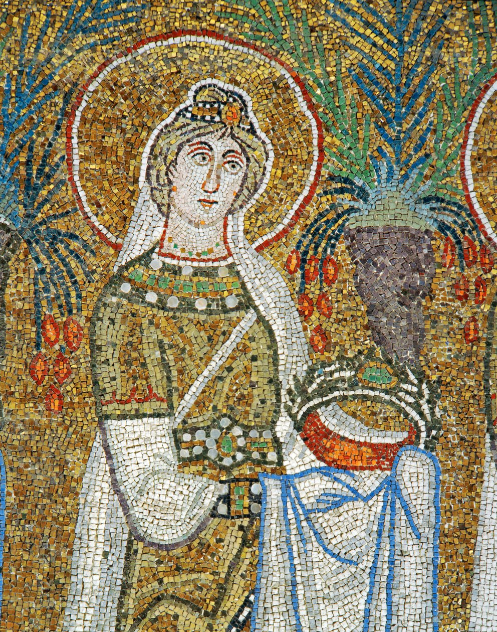 Processione di vergini: Santa Giustina con la corona - simbolo del martirio, VI secolo (mosaico) da Byzantine School