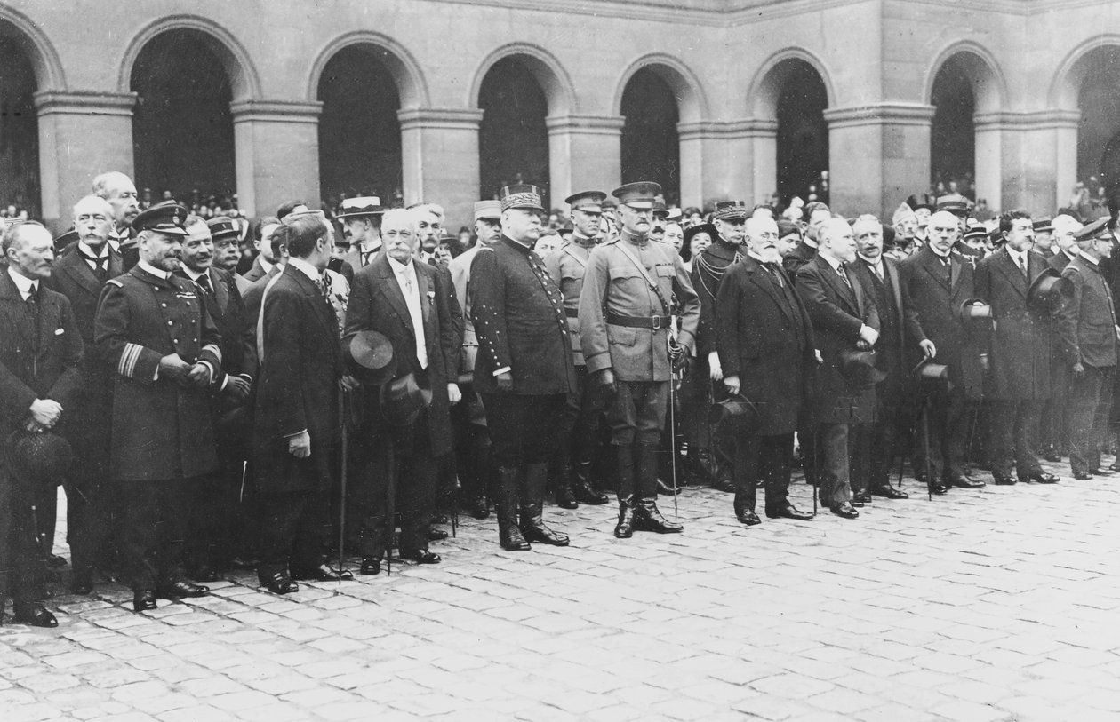 Il maresciallo Joffre, il generale Pershing e il presidente Poincaré accolgono il primo contingente di truppe americane arrivate in Francia, all