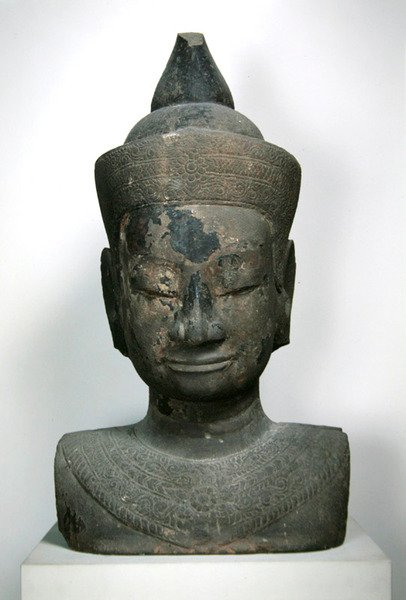 Busto decorato di Buddha; XV-XVI secolo da Cambodian School