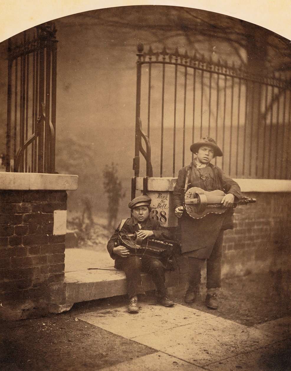 Musicisti di Strada da Camille Silvy