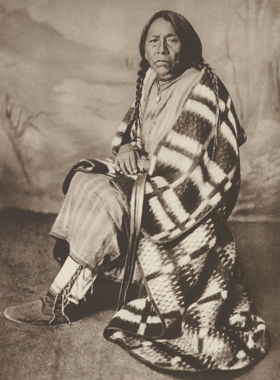 Canada: Moglie del capo "Crowfoot", indiano Cree, Maple Creek, Saskatchewan (foto b/n) da Canadian Photographer