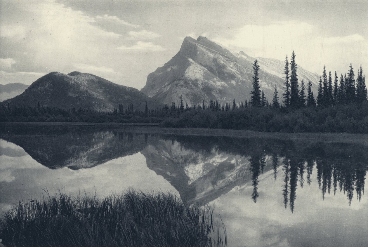 Le Montagne Rocciose canadesi: Monte Rundle, Banff e laghi Vermillion (foto b/n) da Canadian Photographer