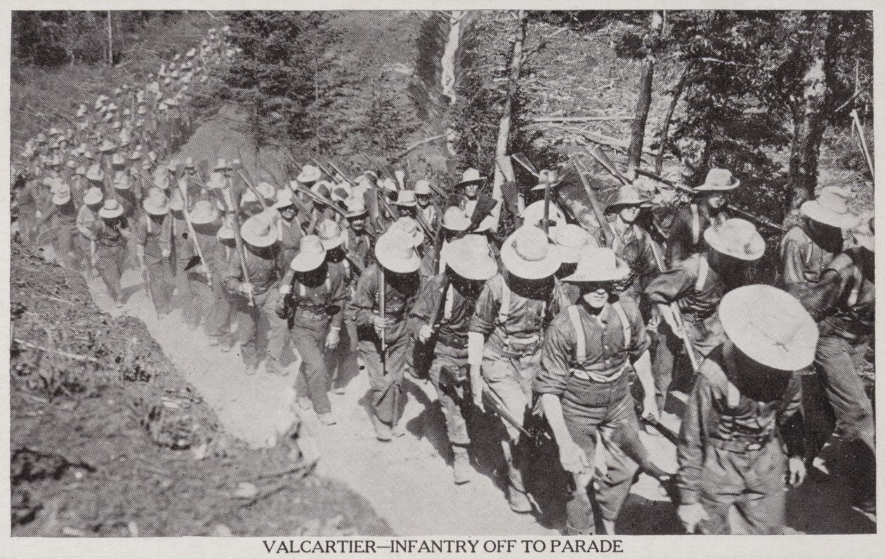 Val Cartier - Fanteria in parata 1915 (foto b/n) da Canadian Photographer