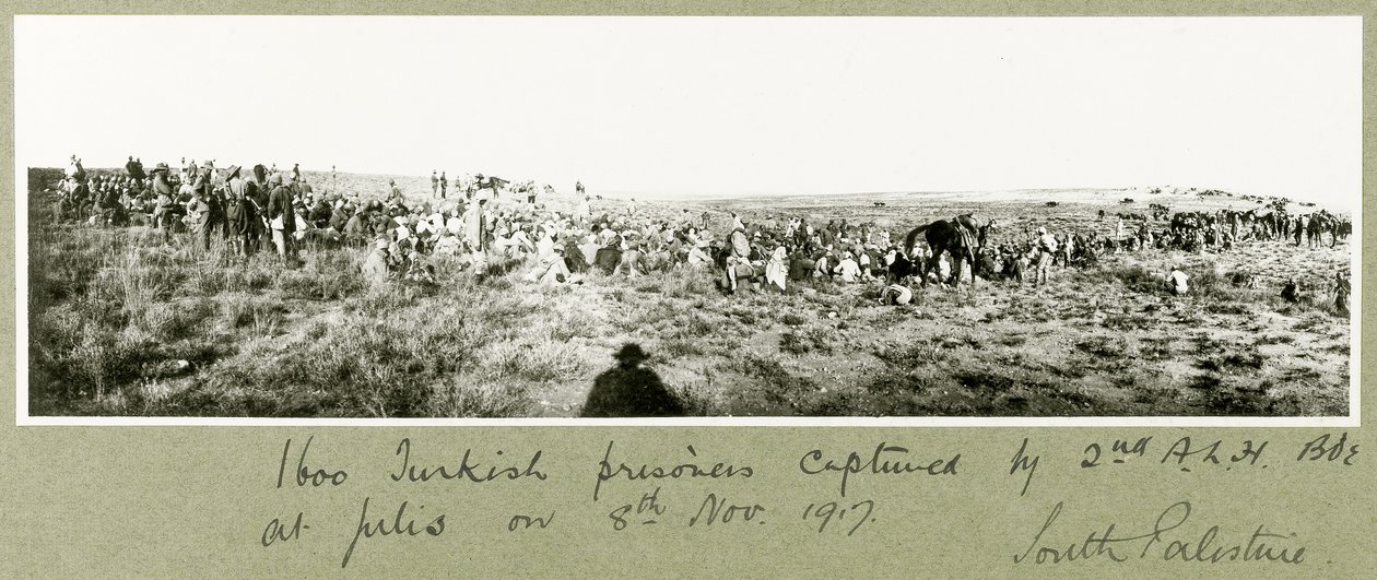 1600 prigionieri turchi catturati dalla 2ª Brigata A.L.H., 8 novembre 1917 da Capt. Arthur Rhodes