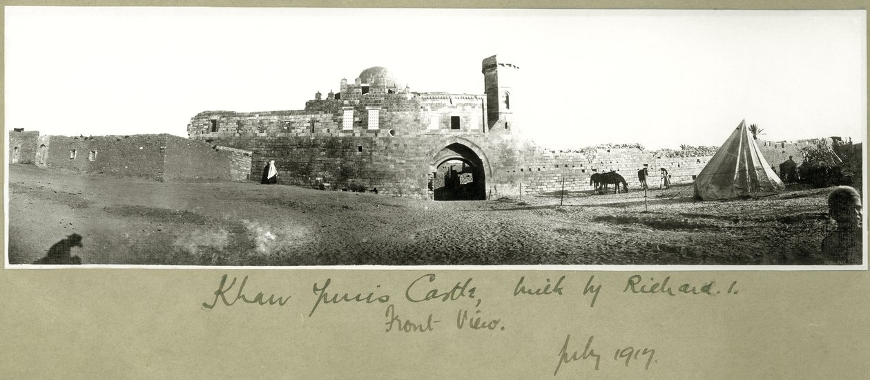 Vista frontale del Castello di Khan Yunis, costruito da Riccardo I, luglio 1917 da Capt. Arthur Rhodes